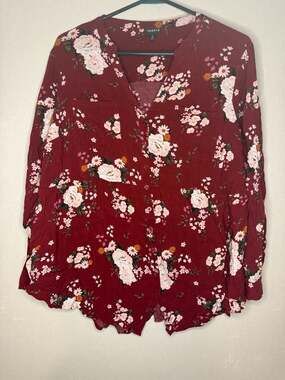 Torrid Size 2 Red Floral Button Front Blouse